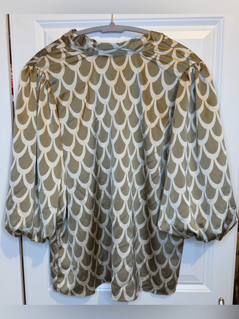 AnnieWear On the Town Tie Back Blouse Scallop Print Balloon Sleeve NWT